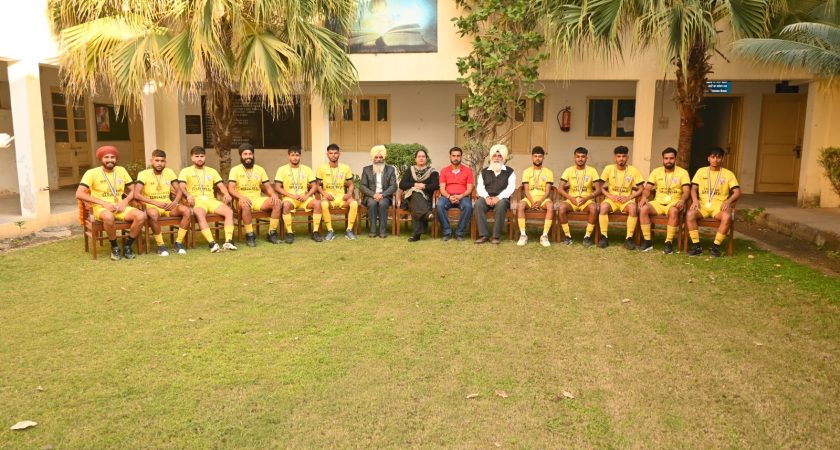 ਪੰਜਾਬ ਯੂਨਵਰਸਿਟੀ ਚੰਡੀਗੜ੍ਹ ਦੀ ਫੁੱਟਬਾਲ ਟੀਮ ਵਿੱਚ ਚੁਣੇ ਗਏ ਕਾਲਜ ਟੀਮ ਦੇ 11 ਖਿਡਾਰੀ